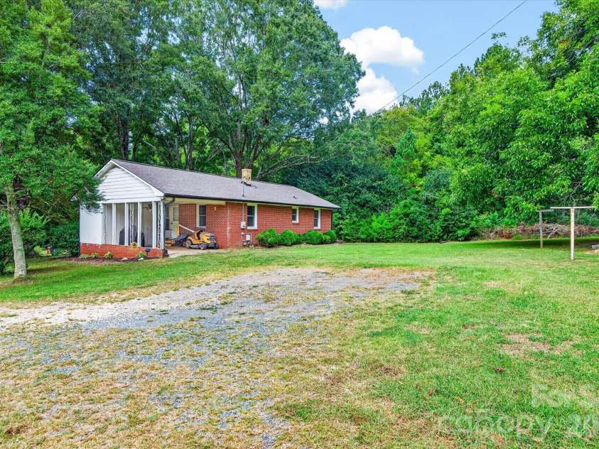 4247 Miami Church Road, Concord, NC 28025.  MLS# CAR4426088, YatesRealty ID 51496. 