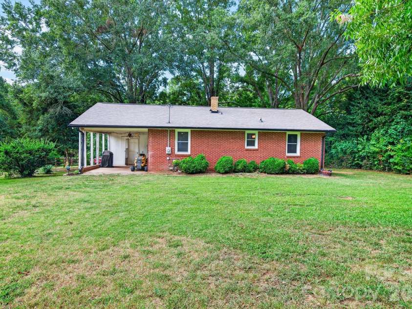 4247 Miami Church Road, Concord, NC 28025.  MLS# CAR4426088, YatesRealty ID 51496. 