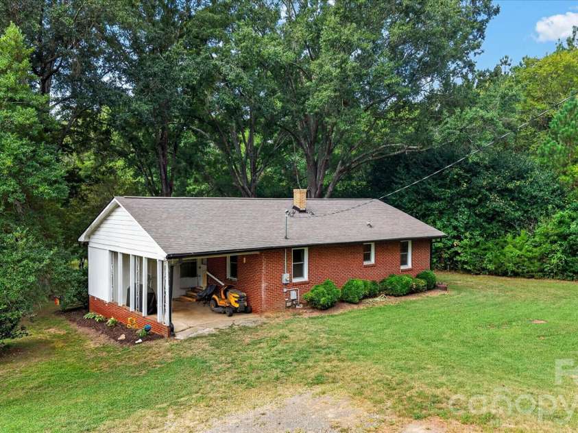 4247 Miami Church Road, Concord, NC 28025.  MLS# CAR4426088, YatesRealty ID 51496. 