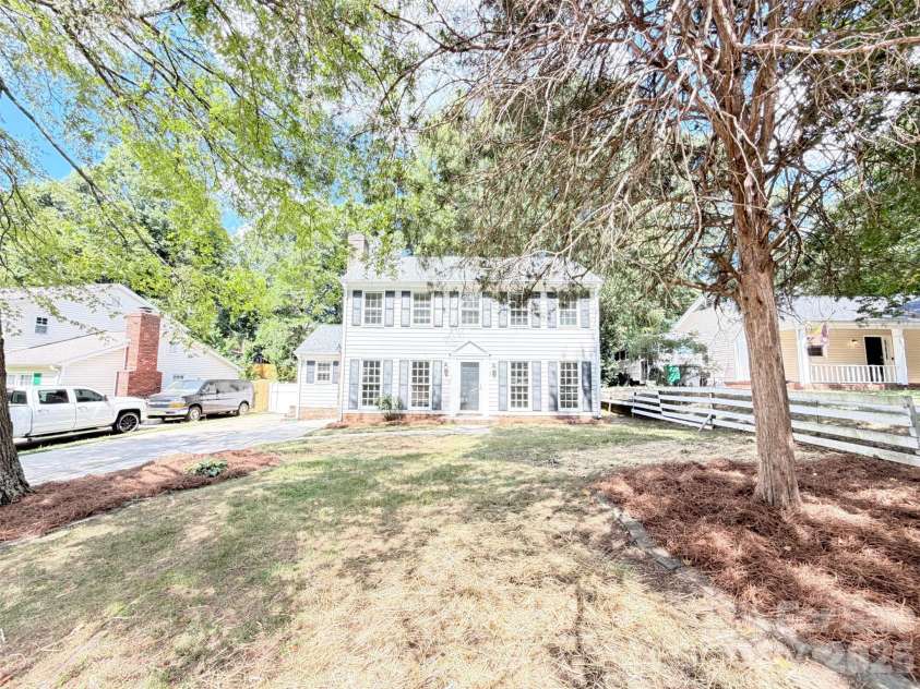 8431 Mission Hills Road, Charlotte, NC 28227.  MLS# CAR4426087, YatesRealty ID 51497. 