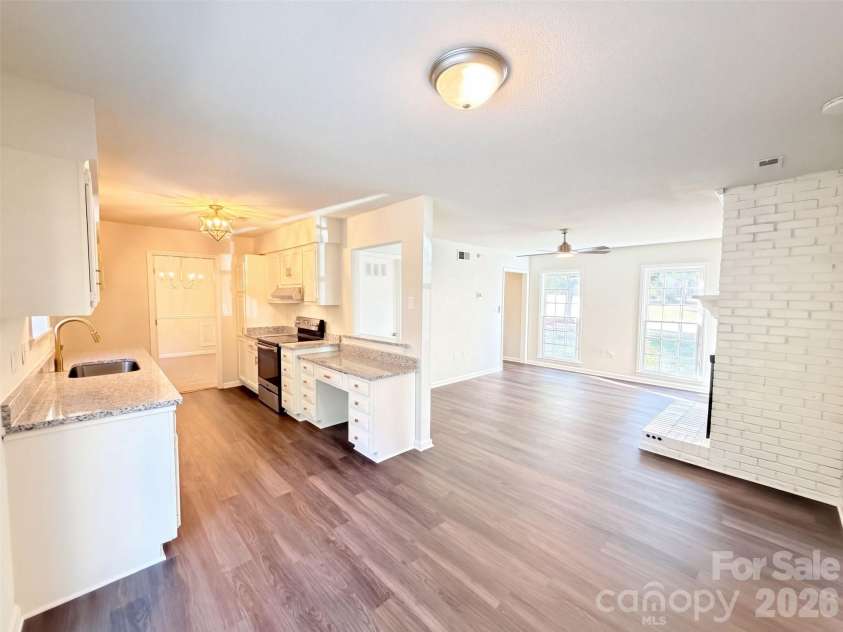 8431 Mission Hills Road, Charlotte, NC 28227.  MLS# CAR4426087, YatesRealty ID 51497. 