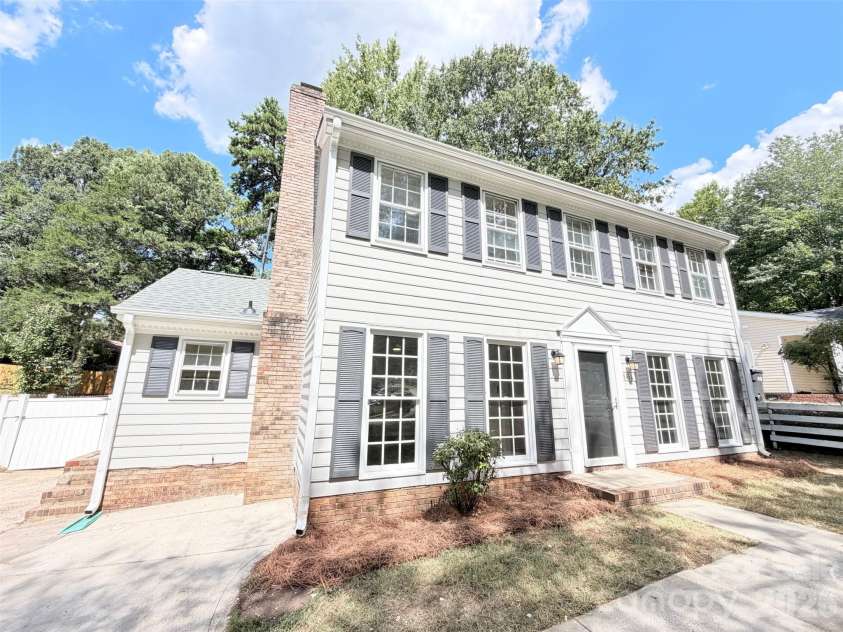 8431 Mission Hills Road, Charlotte, NC 28227.  MLS# CAR4426087, YatesRealty ID 51497. 