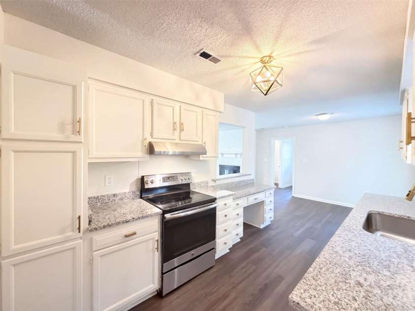 8431 Mission Hills Road, Charlotte, NC 28227.  MLS# CAR4426087, YatesRealty ID 51497. 