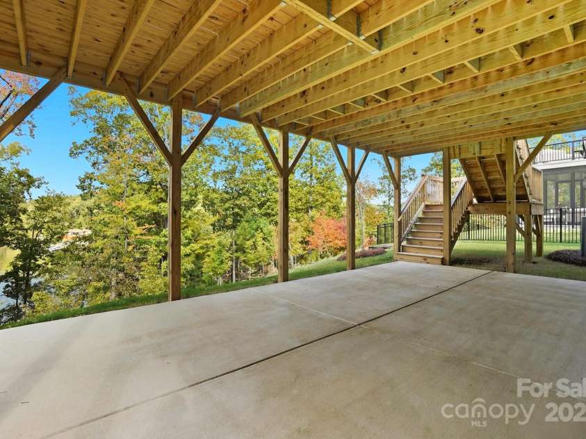 17909 Wilbanks Drive, Charlotte, NC 28278.  MLS# CAR4310693, YatesRealty ID 515. 