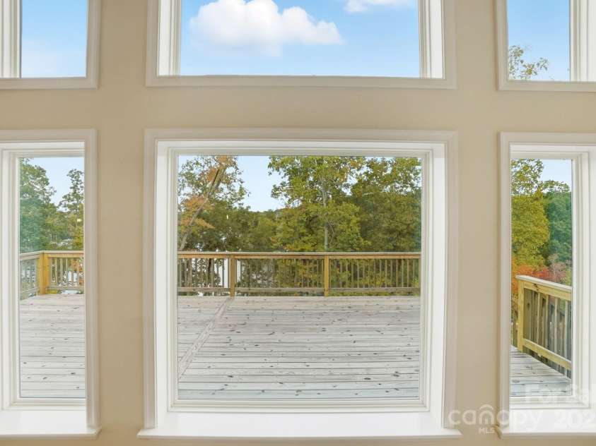 17909 Wilbanks Drive, Charlotte, NC 28278.  MLS# CAR4310693, YatesRealty ID 515. 