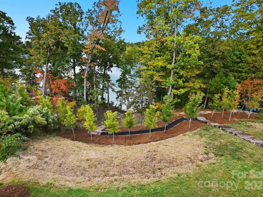 17909 Wilbanks Drive, Charlotte, NC 28278.  MLS# CAR4310693, YatesRealty ID 515. 