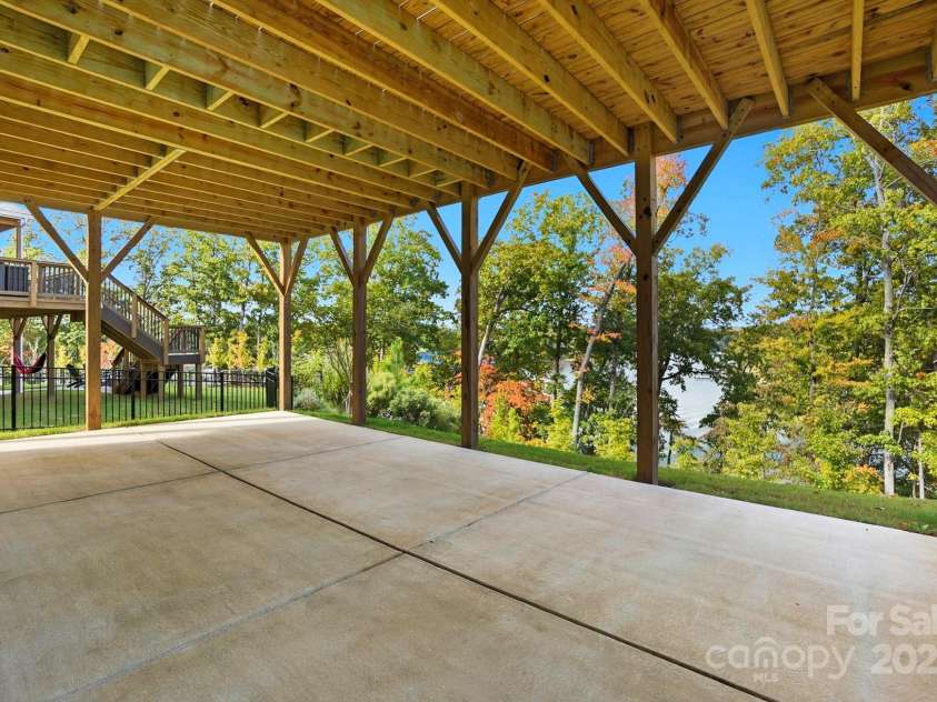 17909 Wilbanks Drive, Charlotte, NC 28278.  MLS# CAR4310693, YatesRealty ID 515. 