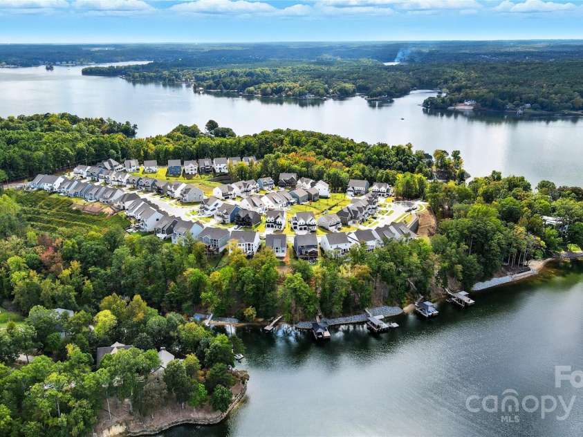 17909 Wilbanks Drive, Charlotte, NC 28278.  MLS# CAR4310693, YatesRealty ID 515. Every day is a vacation when you live on the lake.