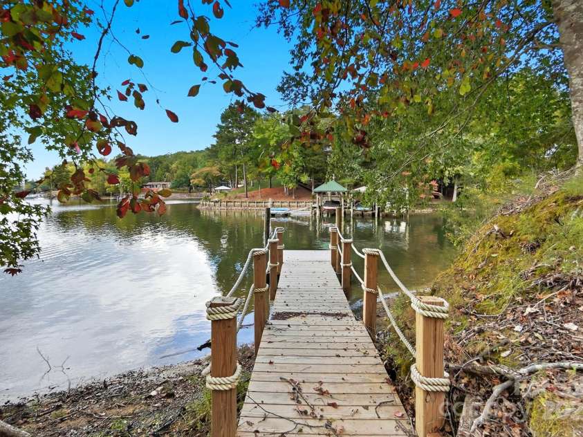 17909 Wilbanks Drive, Charlotte, NC 28278.  MLS# CAR4310693, YatesRealty ID 515. Floating dock in protective cove, the best of both worlds