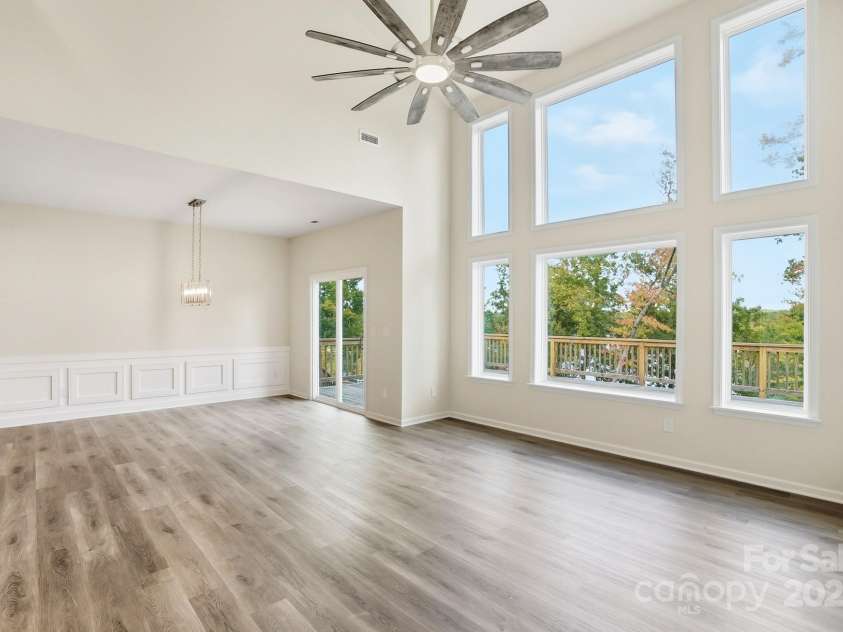 17909 Wilbanks Drive, Charlotte, NC 28278.  MLS# CAR4310693, YatesRealty ID 515. Great room soars with ceilings and natural light flooding in