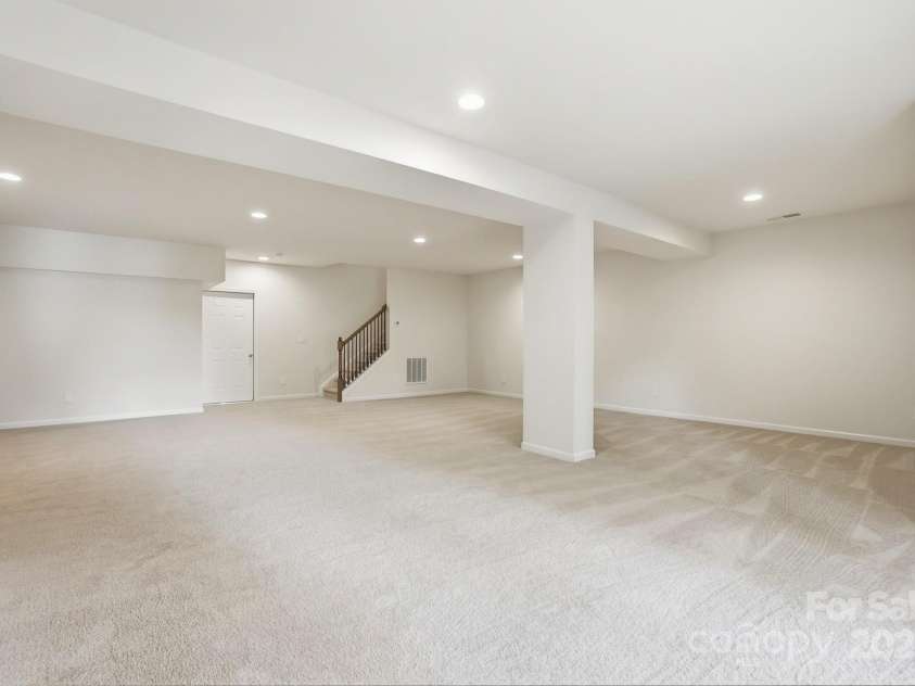 17909 Wilbanks Drive, Charlotte, NC 28278.  MLS# CAR4310693, YatesRealty ID 515. Huge rec room is perfect for entertaining