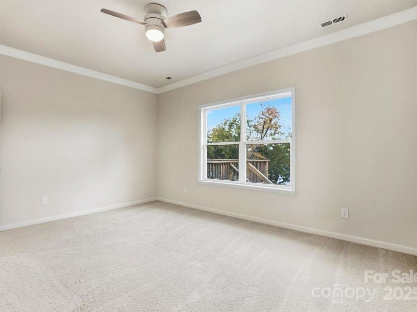 17909 Wilbanks Drive, Charlotte, NC 28278.  MLS# CAR4310693, YatesRealty ID 515. Main Level Primary Suite, where you wake up to direct lake views