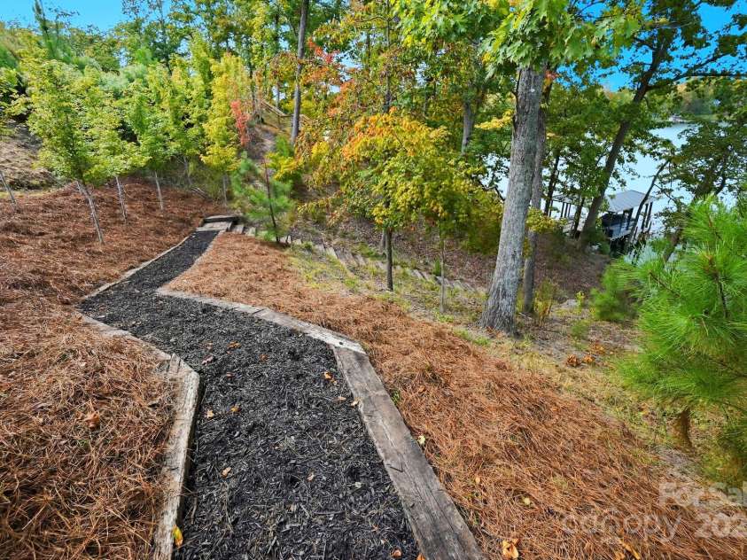 17909 Wilbanks Drive, Charlotte, NC 28278.  MLS# CAR4310693, YatesRealty ID 515. Natural setting framed by mature trees and picturesque natural shorelines