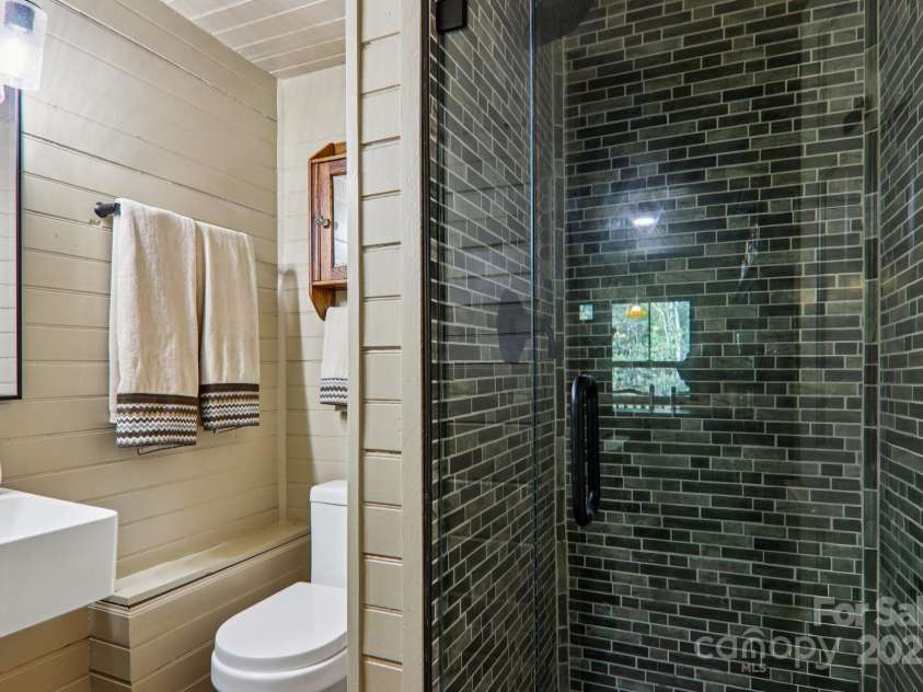 408 & 586 Little Elbow Mountain Road, Lake Toxaway, NC 28747.  MLS# CAR4324651, YatesRealty ID 515. 