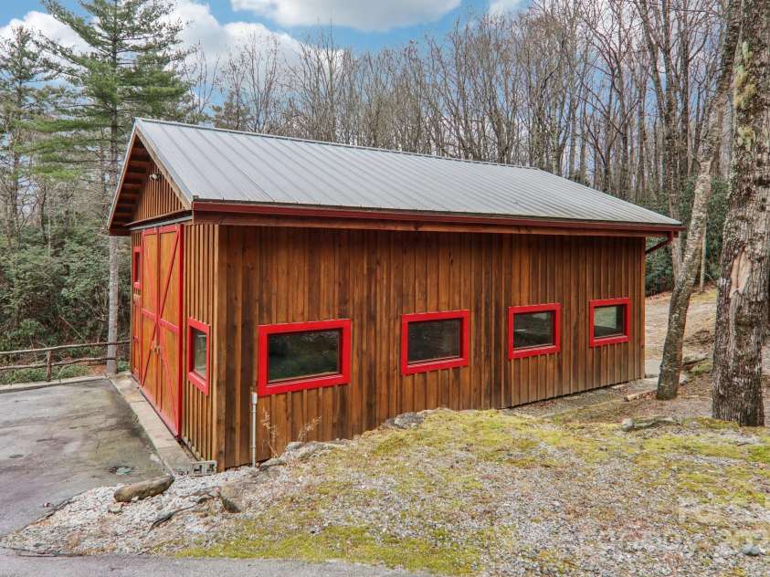 408 & 586 Little Elbow Mountain Road, Lake Toxaway, NC 28747.  MLS# CAR4324651, YatesRealty ID 515. 