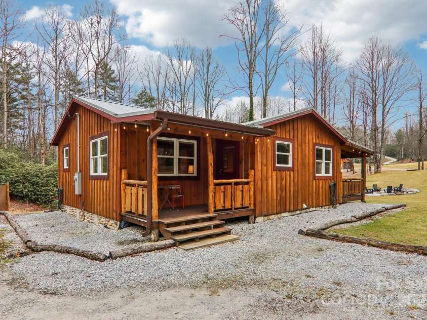 408 & 586 Little Elbow Mountain Road, Lake Toxaway, NC 28747.  MLS# CAR4324651, YatesRealty ID 515. 
