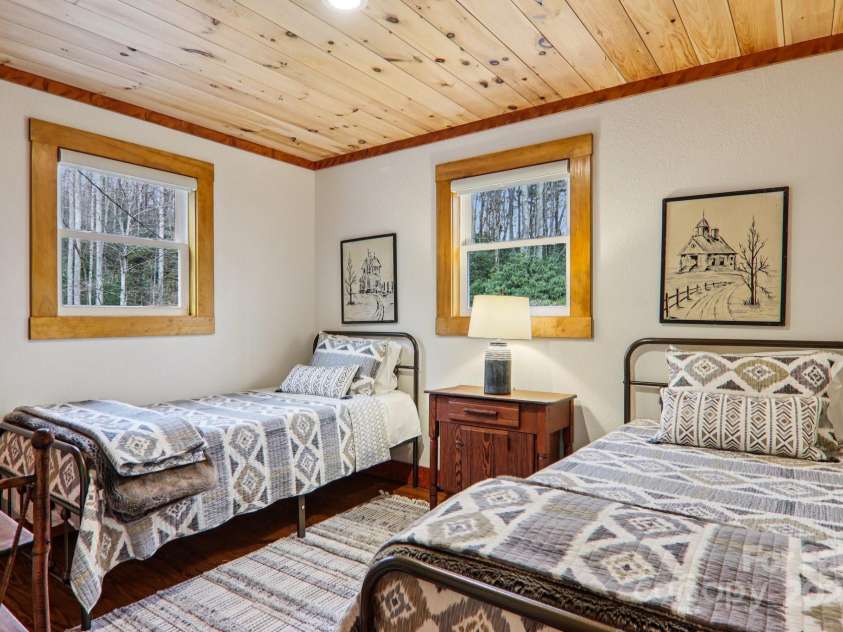 408 & 586 Little Elbow Mountain Road, Lake Toxaway, NC 28747.  MLS# CAR4324651, YatesRealty ID 515. 
