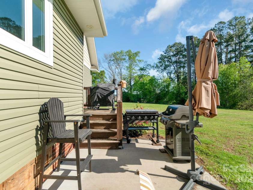 421 Tranquil Bay Circle, Norwood, NC 28128.  MLS# CAR4238311, YatesRealty ID 5150. 
