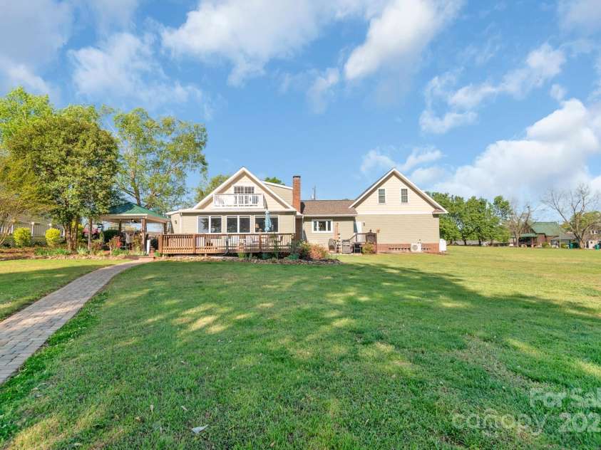 421 Tranquil Bay Circle, Norwood, NC 28128.  MLS# CAR4238311, YatesRealty ID 5150. 