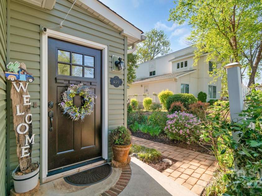 421 Tranquil Bay Circle, Norwood, NC 28128.  MLS# CAR4238311, YatesRealty ID 5150. 