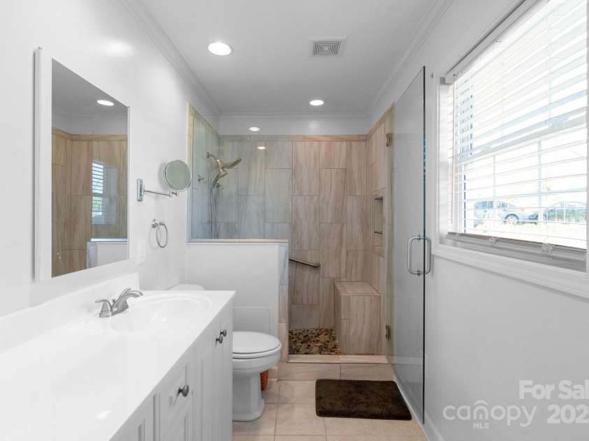 421 Tranquil Bay Circle, Norwood, NC 28128.  MLS# CAR4238311, YatesRealty ID 5150. Primary Bath