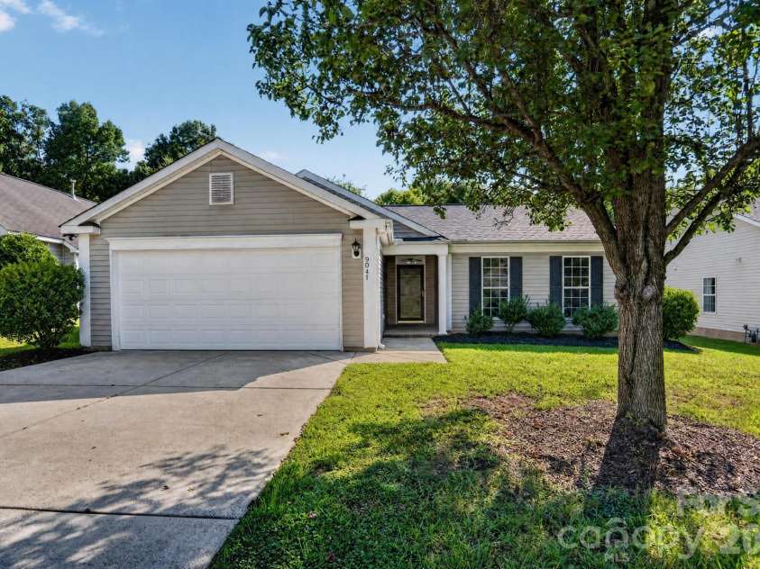 9041 Foggy Meadow Drive, Charlotte, NC 28269.  MLS# CAR4424549, YatesRealty ID 51500. 