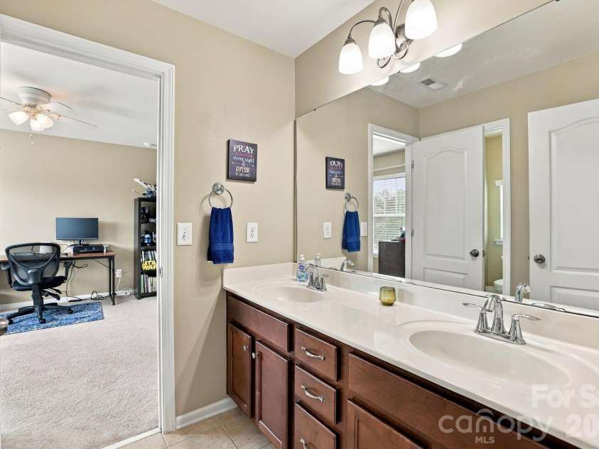1236 Screech Owl Road, Waxhaw, NC 28173.  MLS# CAR4424430, YatesRealty ID 51502. Bathroom