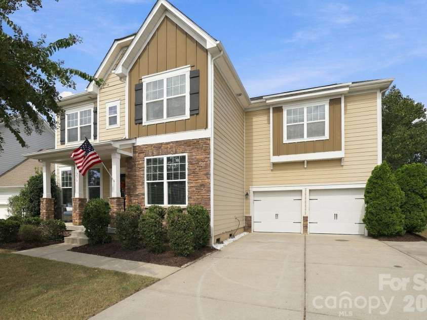 1236 Screech Owl Road, Waxhaw, NC 28173.  MLS# CAR4424430, YatesRealty ID 51502. Large Driveway