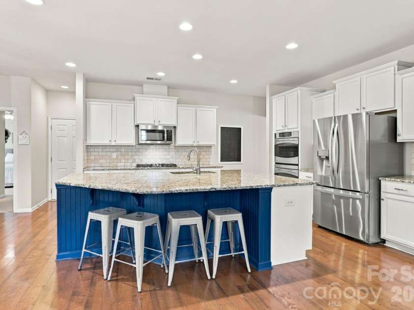 1236 Screech Owl Road, Waxhaw, NC 28173.  MLS# CAR4424430, YatesRealty ID 51502. Large Kitchen Island