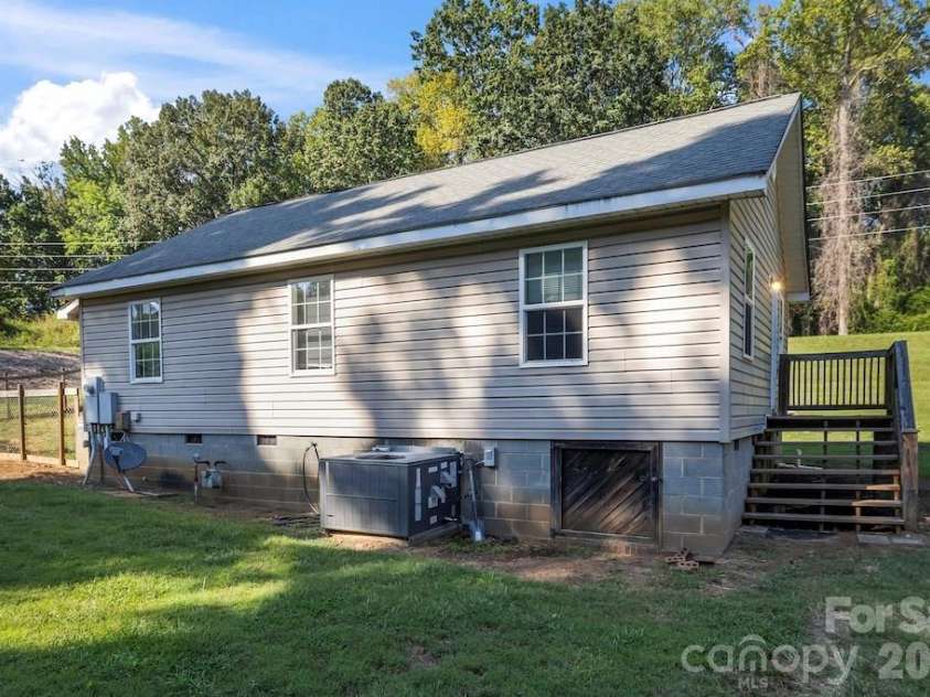 6287 Barclay Lane, Clover, SC 29710.  MLS# CAR4425726, YatesRealty ID 51503. Back of home