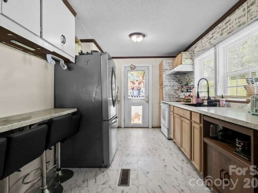 6287 Barclay Lane, Clover, SC 29710.  MLS# CAR4425726, YatesRealty ID 51503. Kitchen