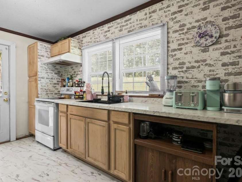 6287 Barclay Lane, Clover, SC 29710.  MLS# CAR4425726, YatesRealty ID 51503. Kitchen