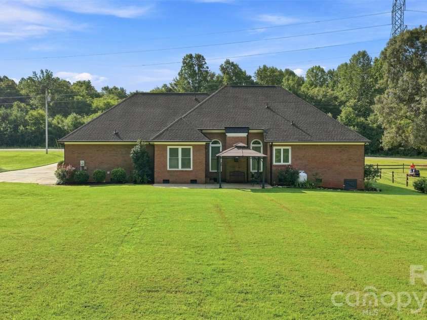 935 Killian Road, Stanley, NC 28164.  MLS# CAR4410593, YatesRealty ID 51504. 