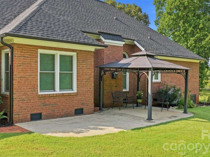 935 Killian Road, Stanley, NC 28164.  MLS# CAR4410593, YatesRealty ID 51504. 