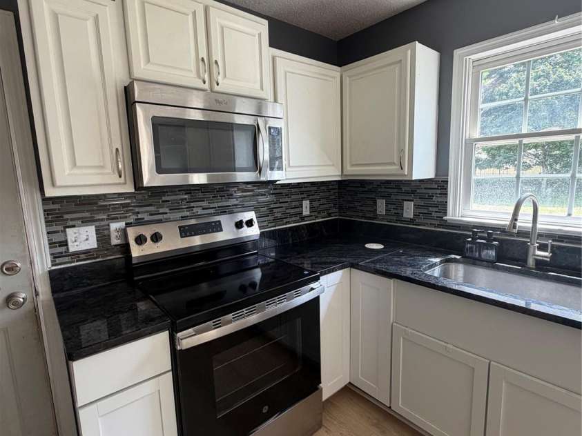 59 Southchase Drive, Fletcher, NC 28732.  MLS# CAR4425720, YatesRealty ID 51507. 