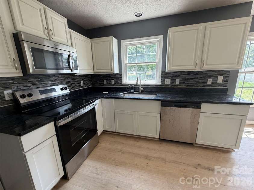 59 Southchase Drive, Fletcher, NC 28732.  MLS# CAR4425720, YatesRealty ID 51507. 