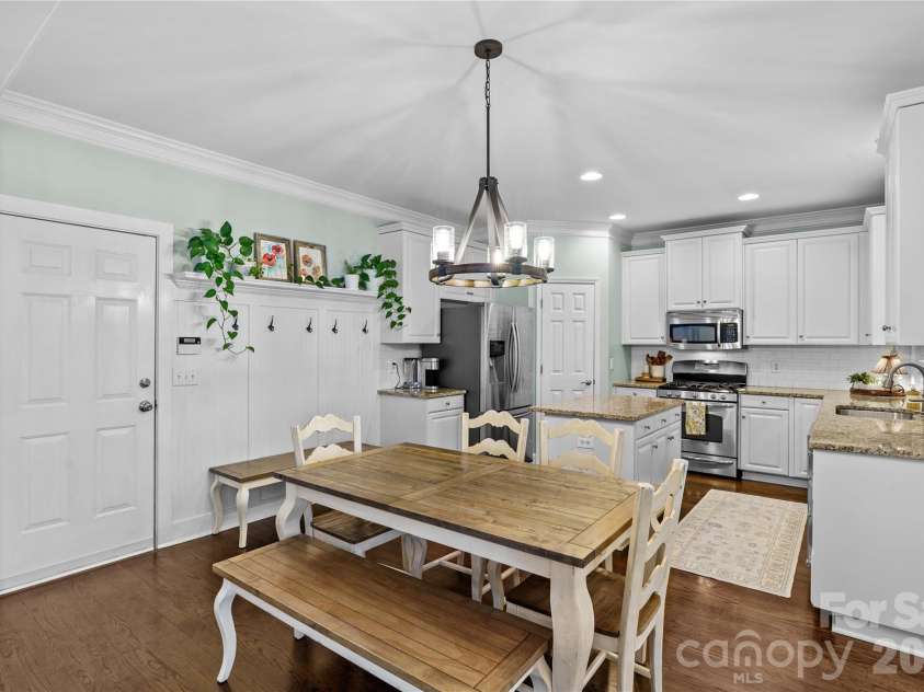 20110 Coachmans Wood Lane, Cornelius, NC 28031.  MLS# CAR4347157, YatesRealty ID 5151. 