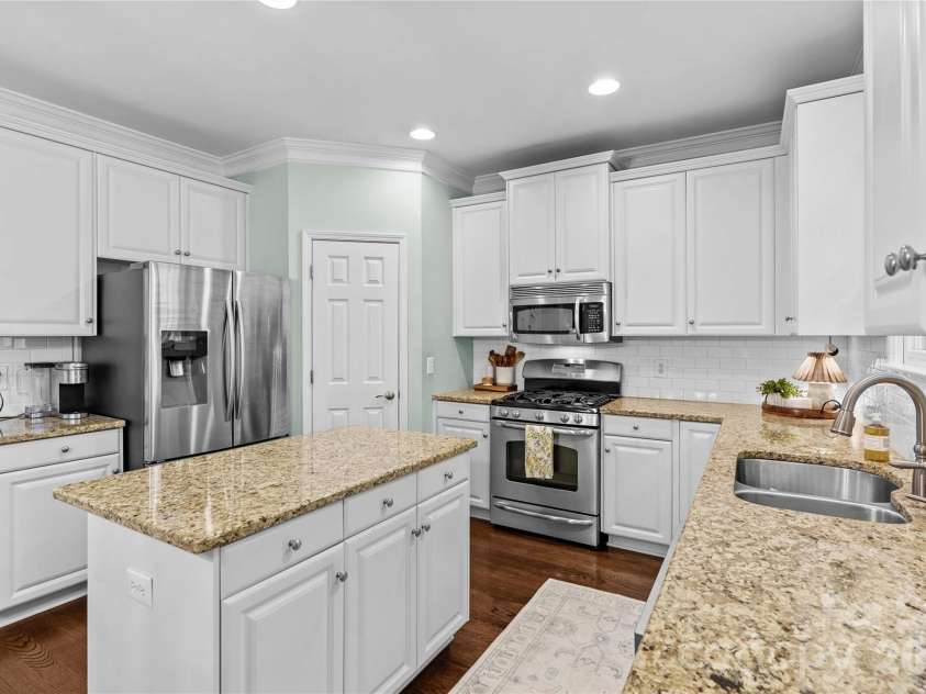 20110 Coachmans Wood Lane, Cornelius, NC 28031.  MLS# CAR4347157, YatesRealty ID 5151. 