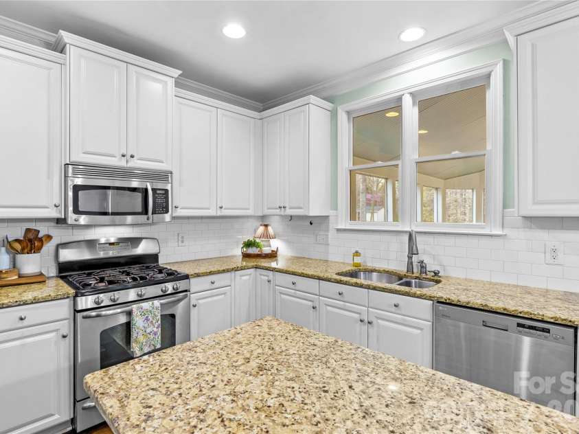 20110 Coachmans Wood Lane, Cornelius, NC 28031.  MLS# CAR4347157, YatesRealty ID 5151. 