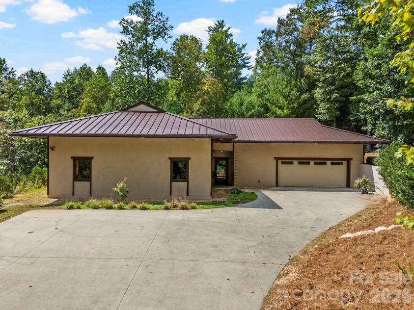 36 Ravenwood Drive, Fletcher, NC 28732.  MLS# CAR4420413, YatesRealty ID 51515. 