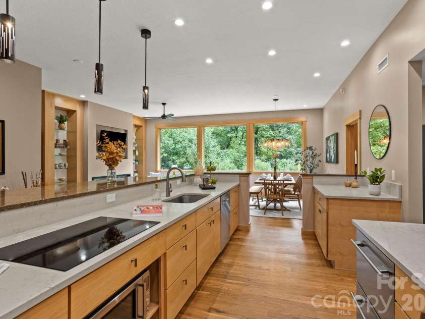 36 Ravenwood Drive, Fletcher, NC 28732.  MLS# CAR4420413, YatesRealty ID 51515. 
