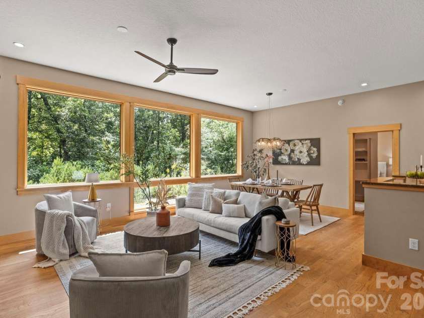 36 Ravenwood Drive, Fletcher, NC 28732.  MLS# CAR4420413, YatesRealty ID 51515. 