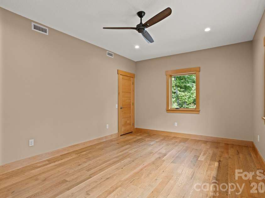 36 Ravenwood Drive, Fletcher, NC 28732.  MLS# CAR4420413, YatesRealty ID 51515. 