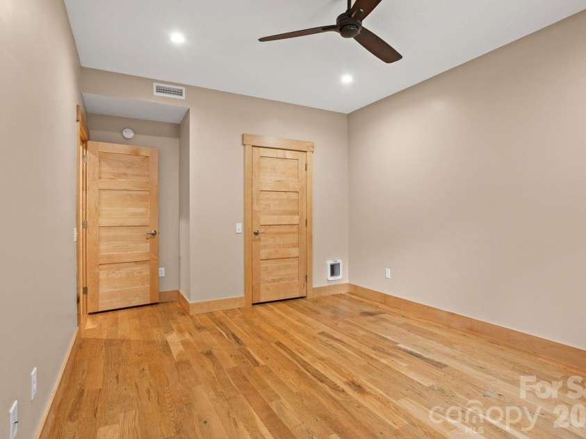 36 Ravenwood Drive, Fletcher, NC 28732.  MLS# CAR4420413, YatesRealty ID 51515. 