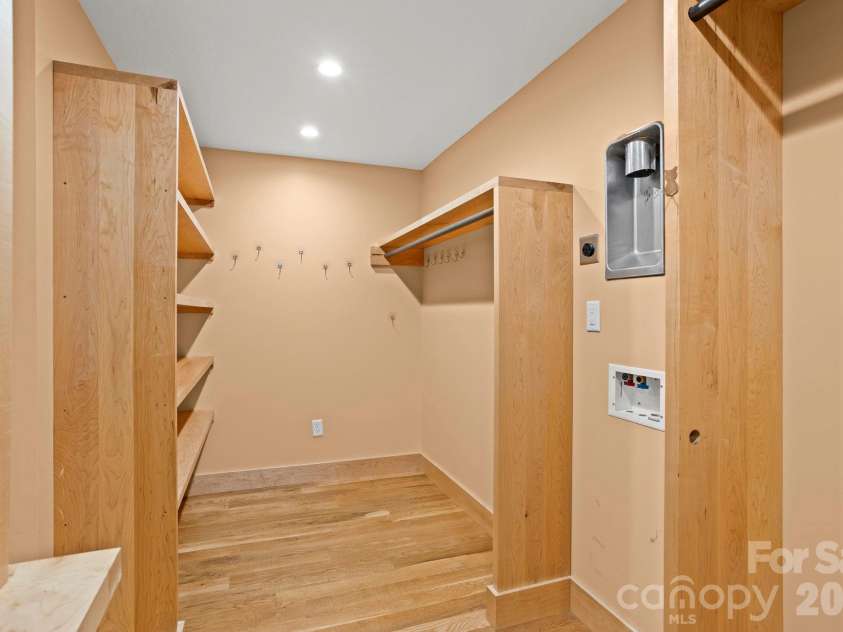 36 Ravenwood Drive, Fletcher, NC 28732.  MLS# CAR4420413, YatesRealty ID 51515. 