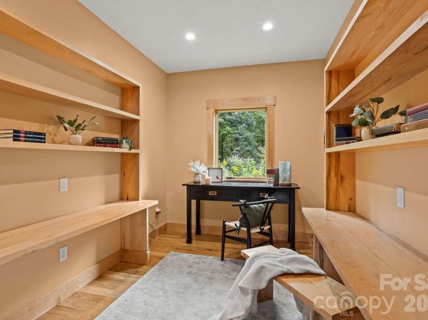 36 Ravenwood Drive, Fletcher, NC 28732.  MLS# CAR4420413, YatesRealty ID 51515. 