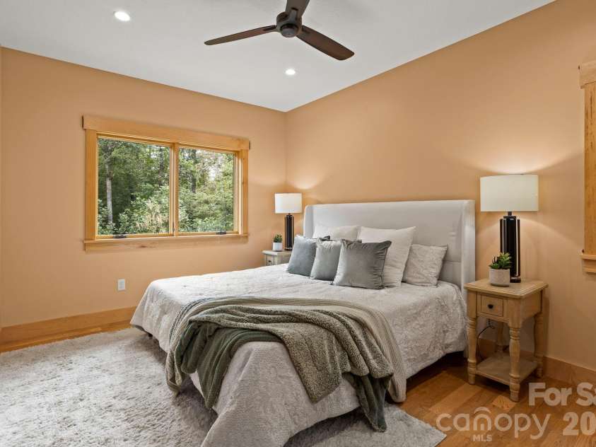 36 Ravenwood Drive, Fletcher, NC 28732.  MLS# CAR4420413, YatesRealty ID 51515. 