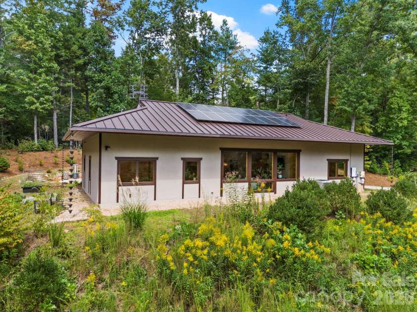 36 Ravenwood Drive, Fletcher, NC 28732.  MLS# CAR4420413, YatesRealty ID 51515. 