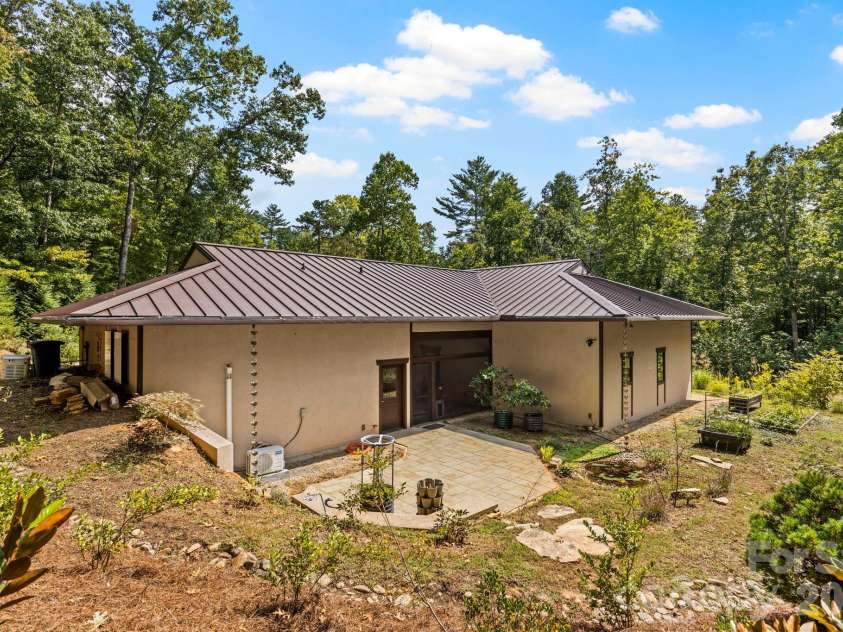 36 Ravenwood Drive, Fletcher, NC 28732.  MLS# CAR4420413, YatesRealty ID 51515. 