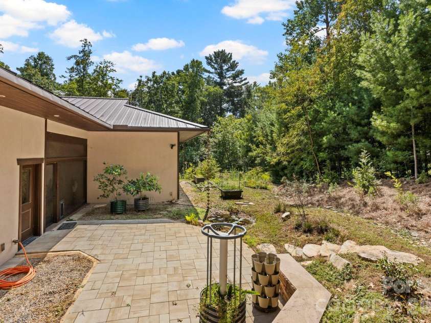 36 Ravenwood Drive, Fletcher, NC 28732.  MLS# CAR4420413, YatesRealty ID 51515. 